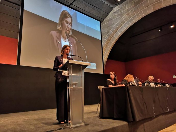 Chacón pide a Canadell "lealtad" a la economía productiva de Catalunya