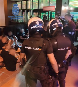 Sucesos.- Cuatro detenidos por pelearse en un bar de Playa de Palma