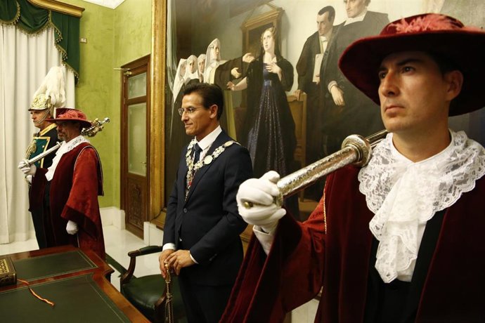 SESIÓN DE CONSTITUCIÓN DEL AYUNTAMIENTO DE GRANADA