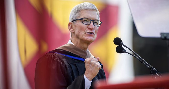 Tim Cook, CEO de Apple, avisa sobre la tendencia a perder la privacidad a cambio de disfrutar de avances tecnológicos