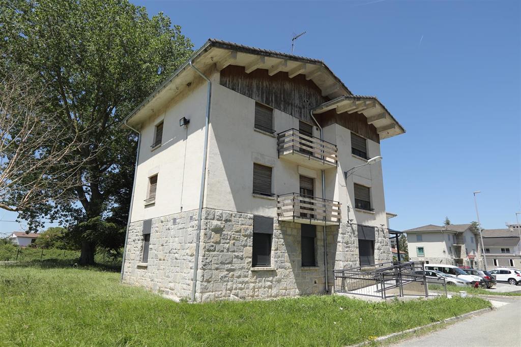 Laparra visita el nuevo albergue de Alsasua para personas sin hogar