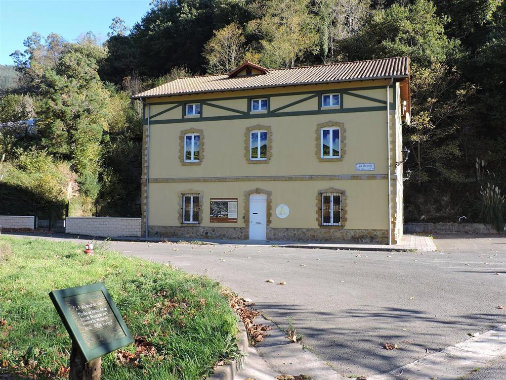 La antigua estación de La Aceña en Galdames será este verano punto de información de la vía verde Montes de Hierro