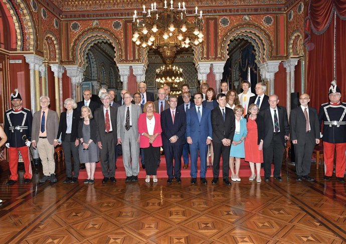 Torres destaca las "raíces vivas" de BBVA en Bilbao en la recepción a galardonados de Premios Fronteras del Conocimiento