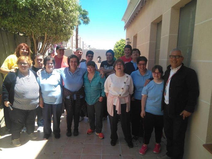 Una veintena de personas con disfunción intelectual de la Asociación  Adepsi aprenden a prevenir ahogamientos