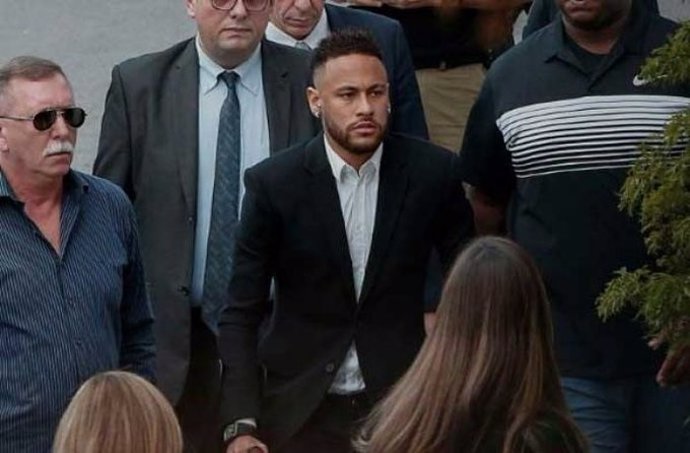 Neymar declara ante la policía de Brasil que es inocente y asegura que "la verdad aparece tarde o temprano"