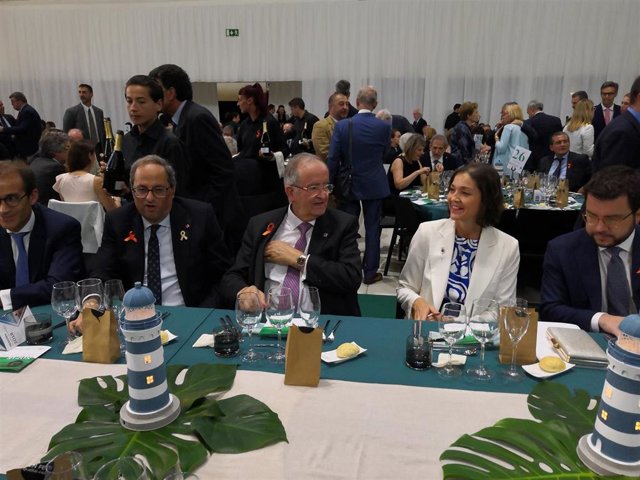 AV.- Colau pide "un camino de estabilidad institucional" y desjudicializar la política