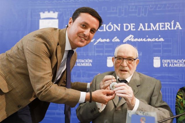 SaboresAlmería.- Diputación homenajea al pintor Julio Visconti, el maestro de la luz y el color de la provincia