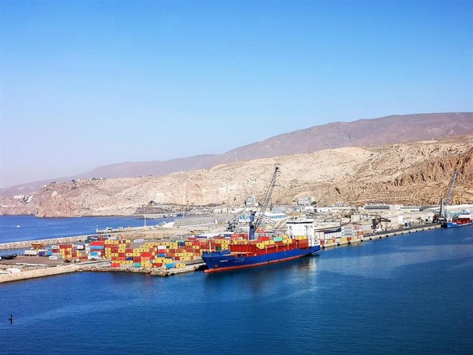 Almería.-Puertos.-La Autoridad Portuaria importó y exportó hasta abril 1,8 millones de toneladas, un 13 por ciento más