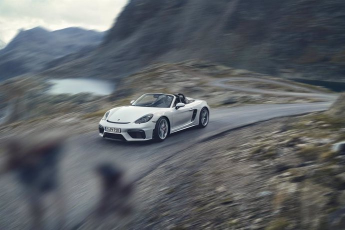 Economía/Motor.- Porsche amplía la gama 718 con los nuevos 718 Spyder y 718 Caymen GT4