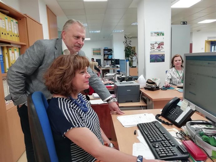 Granada.- Hospital Virgen de las Nieves envía unos 2.200 sms diarios para confirmar asistencia de pacientes a consultas