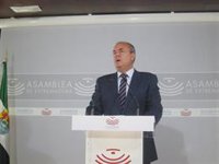 Monago afronta "con ilusión" la nueva legislatura, en la que el PP será "la única oposición" al PSOE en Extremadura