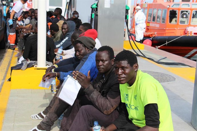 Salvamento Marítimo Alcor recoge a 50 inmigrantes subsaharianos llegados a las Islas Chafarinas