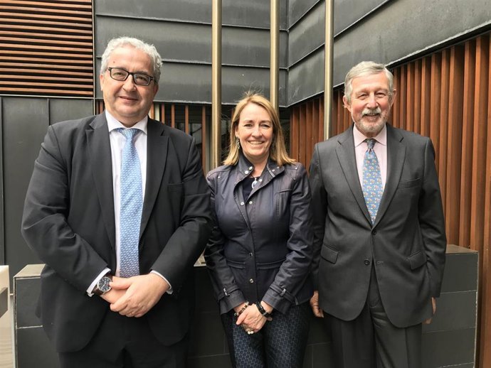 La Fiscal Superior de Cantabria se compromete a colaborar en la persecución de agresiones a médicos