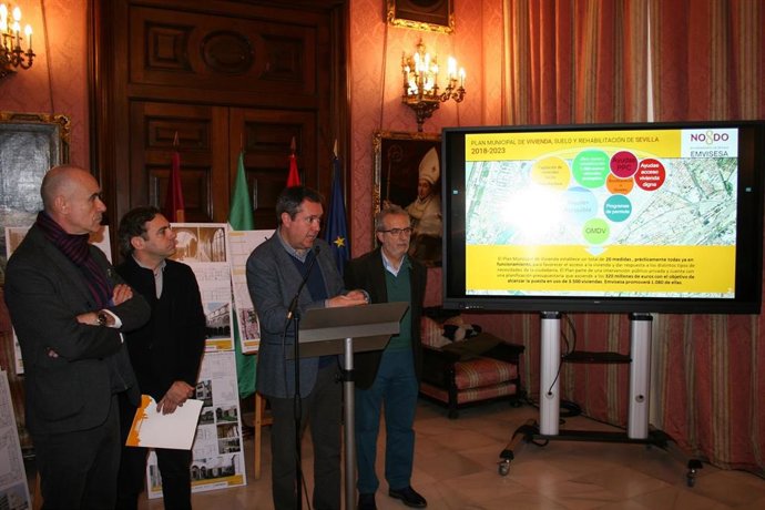 Espadas presenta los nuevos proyectos de Emvisesa
