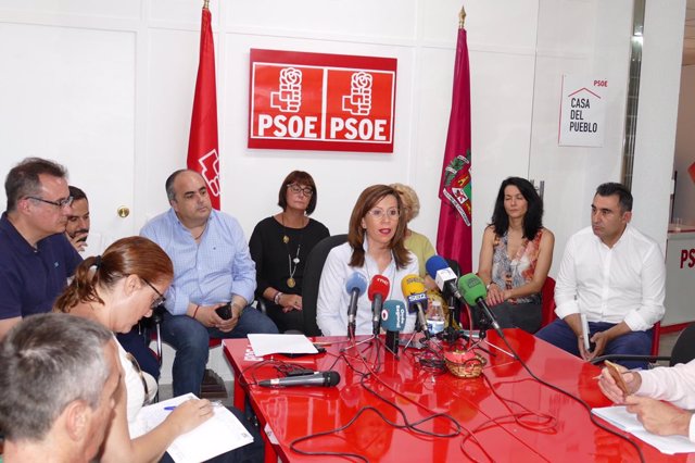 Castejón en la rueda de prensa donde anuncia su dimisión de los cargos del PSOE