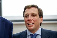 Almeida promete a CEIM simplificación normativa y acabar con la venta ambulante ilegal