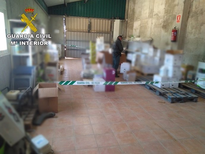 La Guardia Civil interviene 63 toneladas de pesticidas agrícolas y detiene a 4 personas en Zamora, Huesca y Valencia