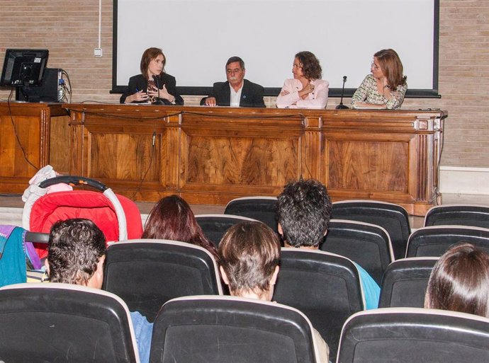 Sevilla.- Debate de asociaciones y expertos sobre nuevas tecnologías y diabetes en el Hospital Virgen del Rocío