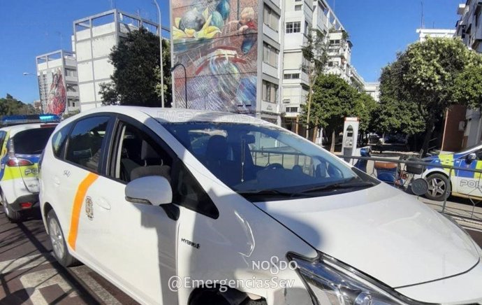 Sevilla.- Sucesos.- Denunciado un taxista tras chocar con varios coches aparacados y quintuplicar la tasa de alcohol
