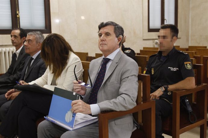 El expresidente de Baleares Jaume Matas, se sienta en el banquillo de los acusados de la Audiencia Provincial de Palma por el caso Son Espases