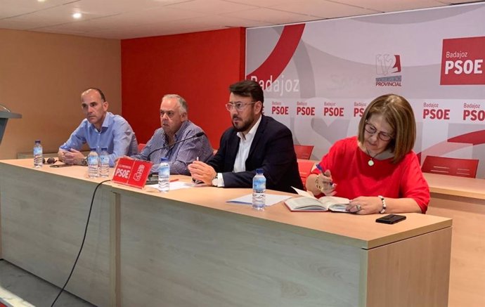 El PSOE de Badajoz propone a sus 20 diputados provinciales