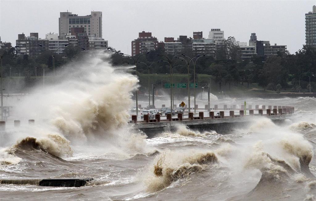 Ya Son 5 000 Los Desplazados Debido A Las Fuertes Lluvias En Uruguay