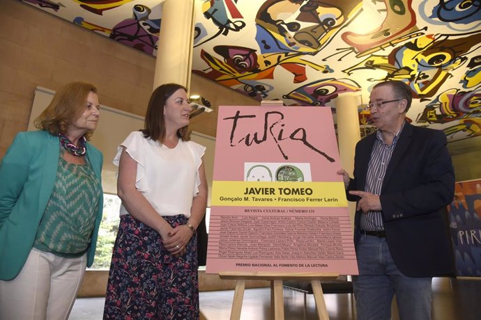 La revista TURIA, de Teruel, homenajea en su último número al escritor Javier Tomeo