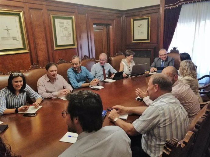 La nueva Junta de Gobierno Local del Ayuntamiento de Pamplona se reúne por primera vez con Enrique Maya como alcalde