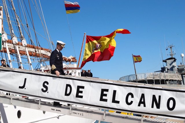 Visita del Rey Felipe VI al buque escuela Juan Sebastián del cabo en San Fernando (Cádiz)