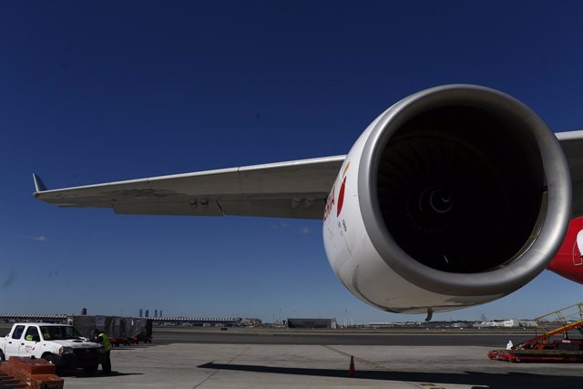 Motor, motores de avión de Iberia en Barajas, reactor, reactores