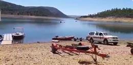 VÍDEO: La búsqueda del hombre desaparecido en embalse del Cíjara "está siendo difícil" porque tiene "mucha profundidad"