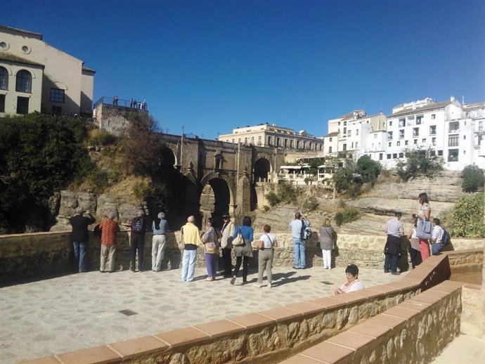 Viajeros turistas visitantes turismo Ronda Málaga Costa del Sol cultura