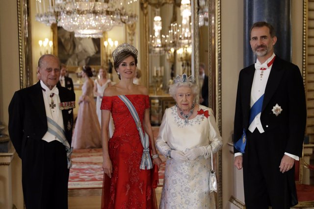 Rey Felipe junto a la Reina Isabel II del Reino Unido