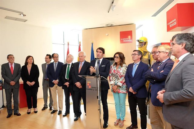 Incendios.- El operativo de la Junta aumenta sus efectivos, con más de 4.500 operarios ante el "elevado riesgo"