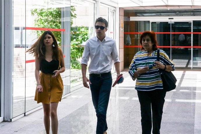 Representantes de diversos partidos políticos se dan cita en la Asamblea de Madrid días antes de la constitución del Gobierno de la comunidad