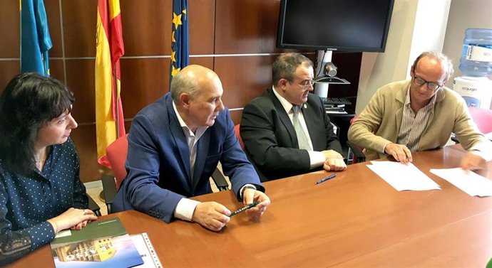 El Principado renueva por diez años el convenio para la mejora de la navegación de las rías del Eo y Navia