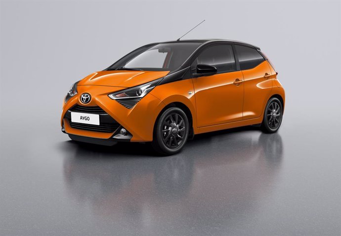 Economía/Motor.- Toyota pone a la venta en España el Aygo x-cite, con carrocería naranja y techo negro
