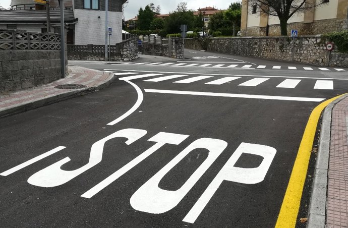 Camargo.- Finalizan los trabajos de asfaltado de la urbanización Los Jardines y la calle Juan Palencia de Muriedas