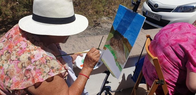 El Cabildo de Tenerife lanza un programa de arteterapia para mayores a través de los faros de la isla