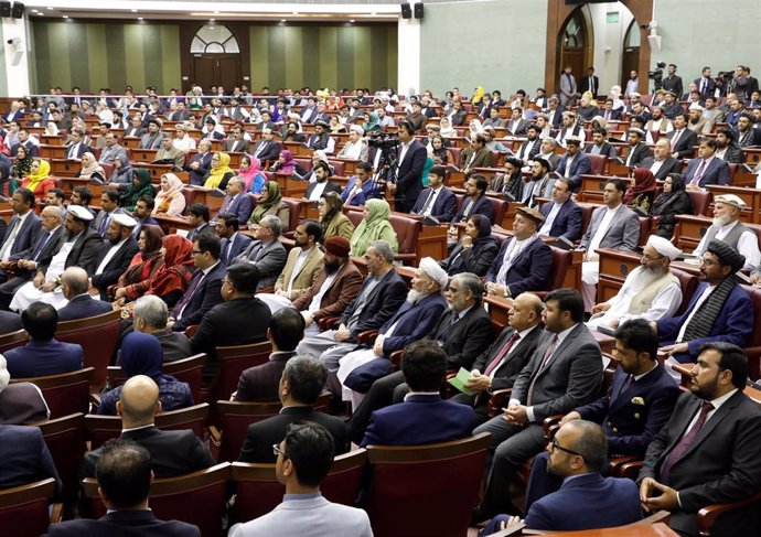 Afganistán.- Diputados afganos lanzan mesas y sillas en la votación para elegir al nuevo presidente del Parlamento