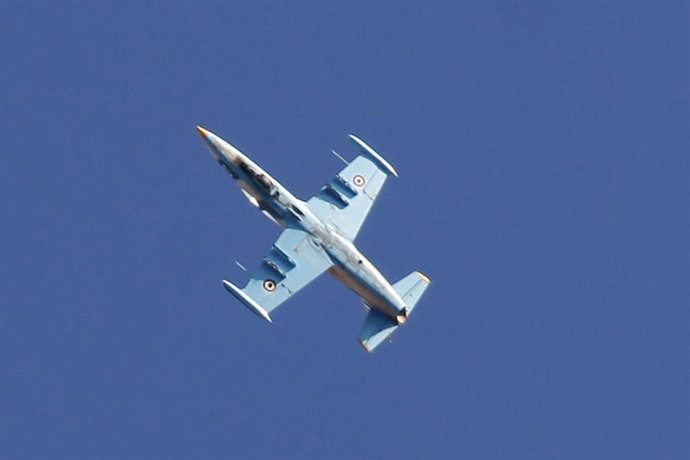 Avión de combate sirio sobrevuela posiciones rebeldes