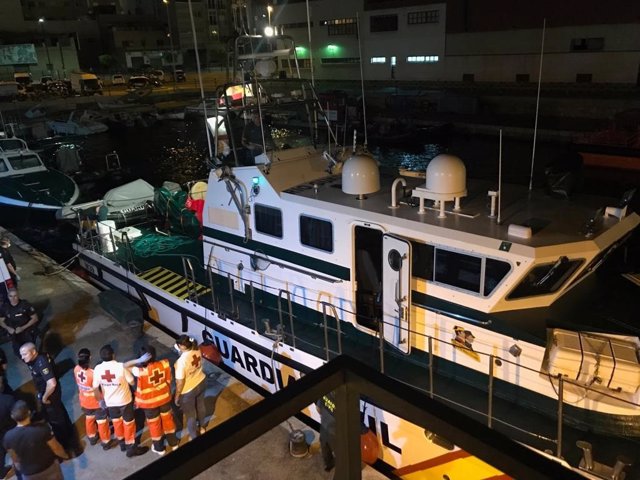 Sucesos.- Rescatadas 9 personas a bordo de una patera en el litoral de Cartagena (Murcia)