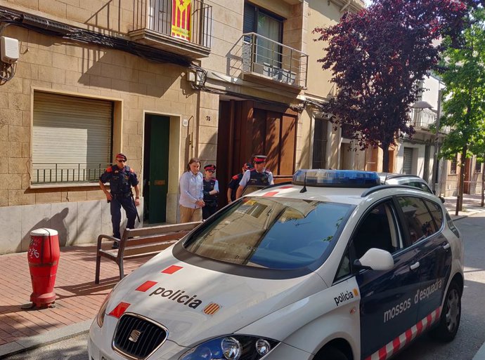 Successos.- Mossos es porta del domicili de Terrassa (Barcelona) a l'autor confés del crim de la seva ex-parella