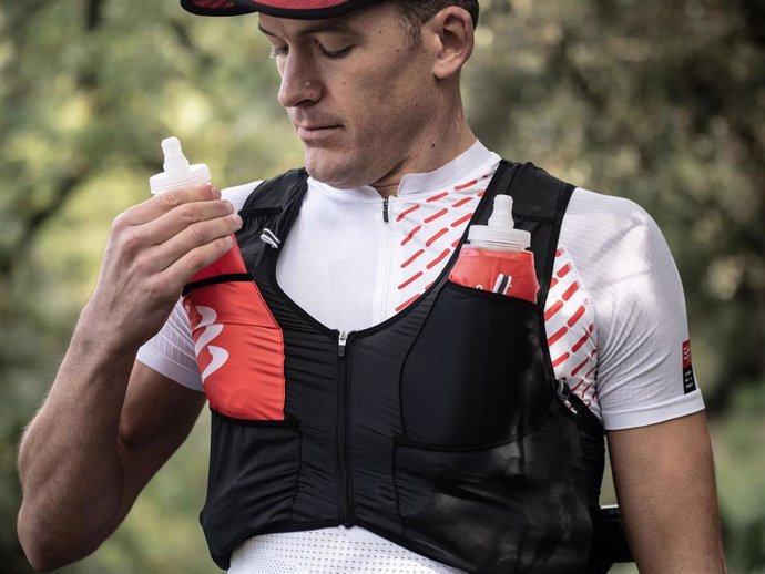 Atletismo.- Compressport lanza su mochila transpirable y ultraligera para el corredor de larga distancia