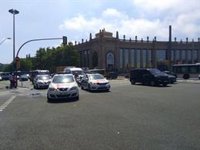 Reabren Paral·lel tras el choque en plaza Espanya de dos buses, un taxi y una moto