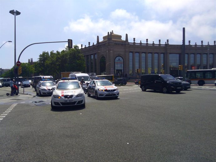 Sucesos.- Reabren la avenida Parallel tras el accidente en plaza Espanya