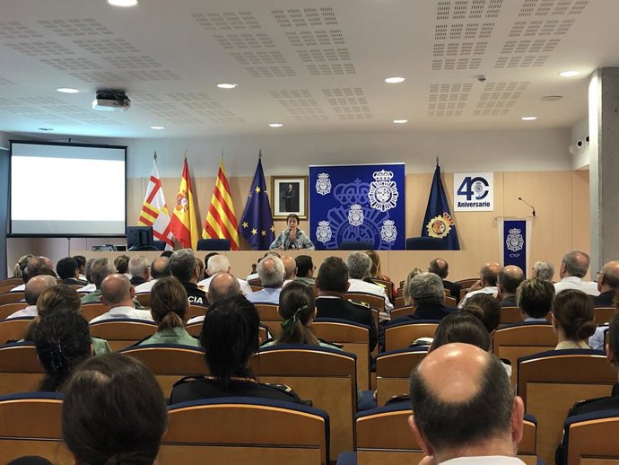 La fiscal de Barcelona rendeix tribut a la Policia davant les "enormes dificultats" a Catalunya