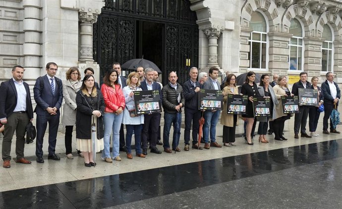 Santander guarda un minuto de silencio en recuerdo de la mujer asesinada en Córdoba