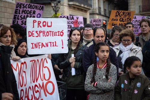 Unes 300 persones es concentren a Barcelona per demanar "més protecció" per als MENAs