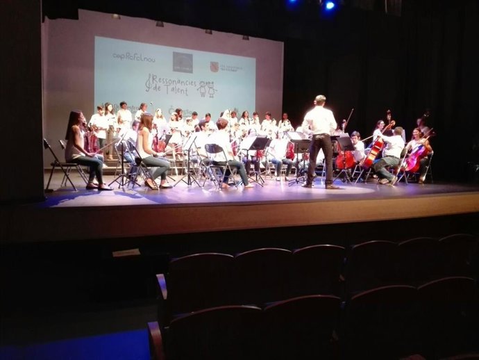 Más de 300 personas asisten al concierto de final de curso de 'Resonancias de Talento' en el Xesc Forteza